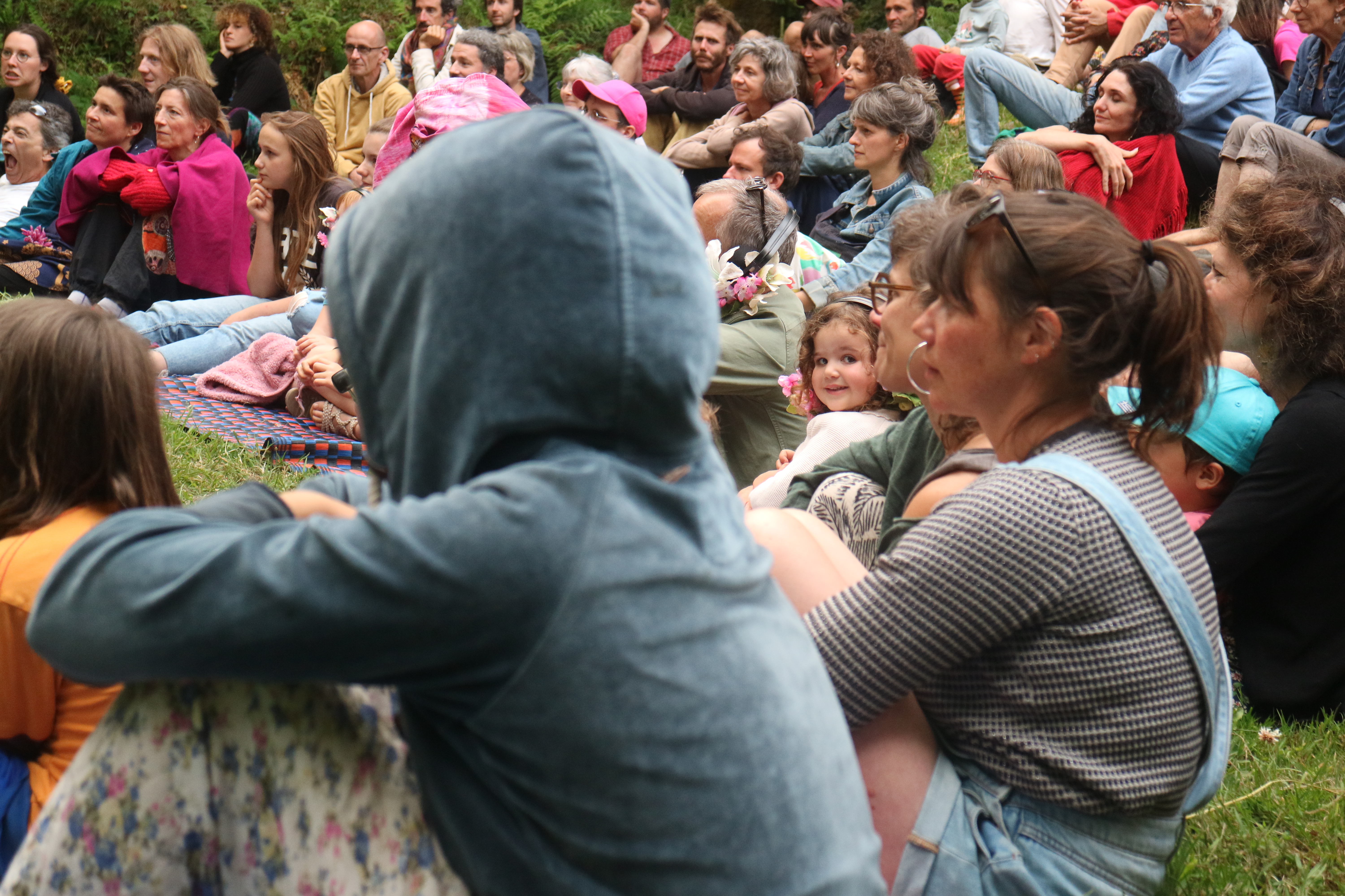 La publique regarde le collectif Aurita